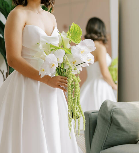 modern / bridal bouquet / white, green / Elaine Chang Photography